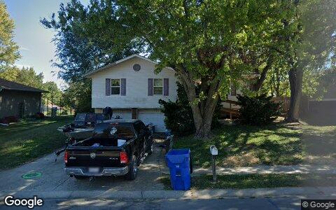 Street view of 1401 SE ROYAL ST