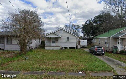 Street view of 611 MACARTHUR AVE